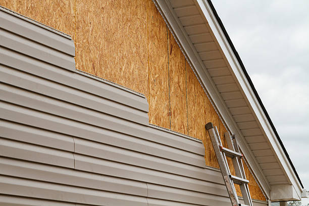Professional Vinyl Siding technician working in Goshen, KY
